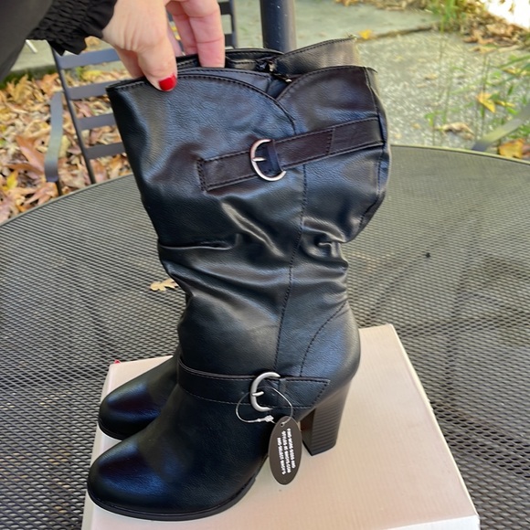 Wide calf boots never worn - Picture 3 of 3